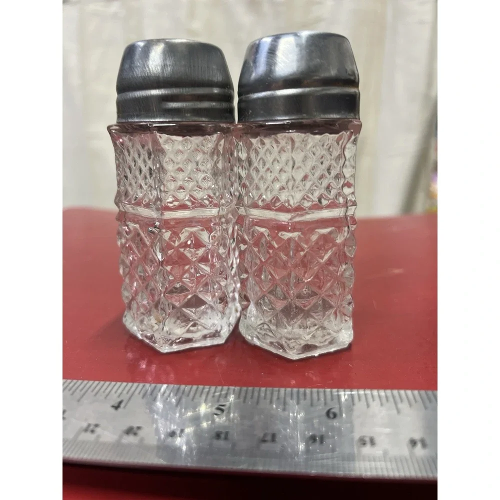 VINTAGE Anchor‎ Hocking WEXFORD Salt & Pepper Shakers with Flat Metal Tops